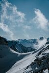 蓝天白云雪域高山
