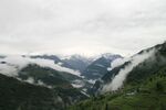 云雾缭绕高山