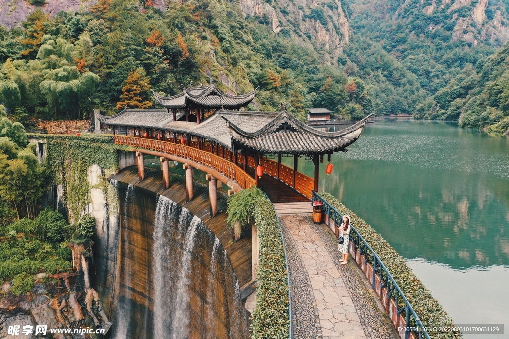 户外堤坝复古建筑