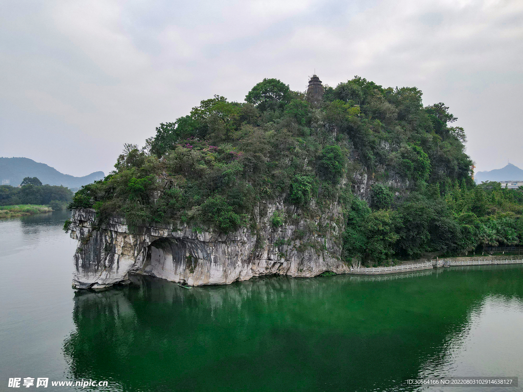 户外湖水小岛自然