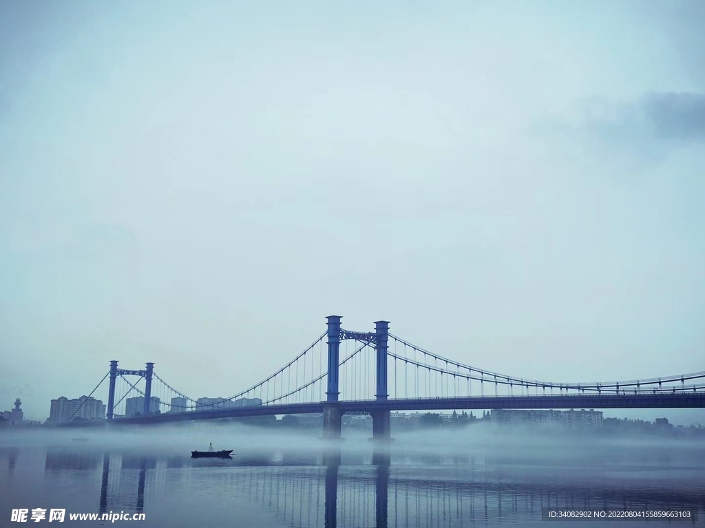 雨后大桥水墨风