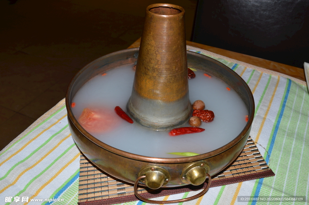  铜火锅 清汤 美食  锅底