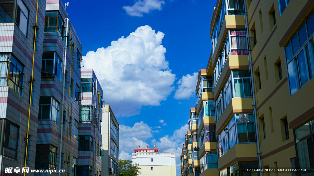 街道  天空