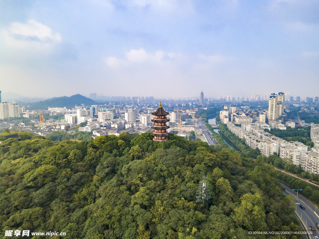 户外森林复古寺庙建筑