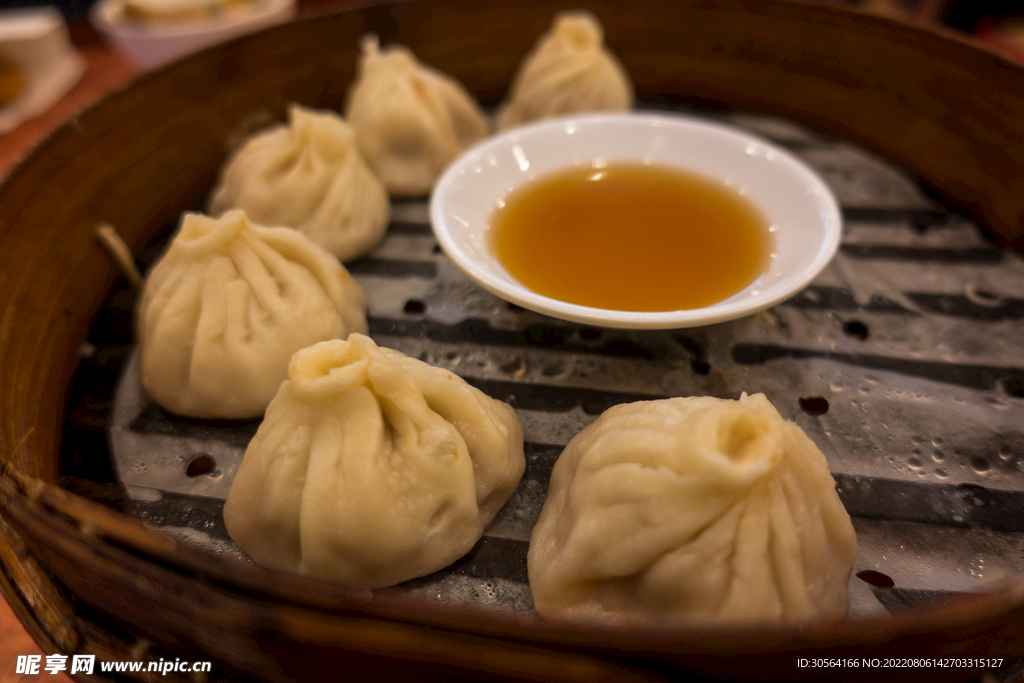 手工蒸饺汤包美食