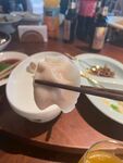 筷子夹起饺子