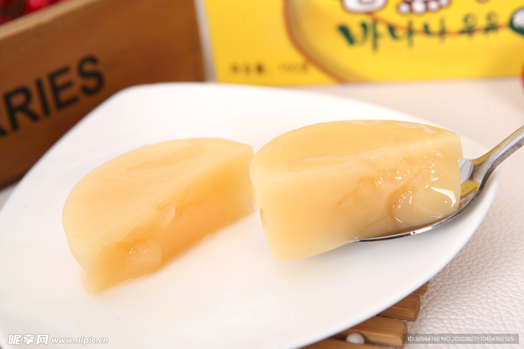 鸡蛋布丁甜品小吃