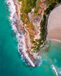 海景蔚蓝翠绿大海海上小岛航拍图