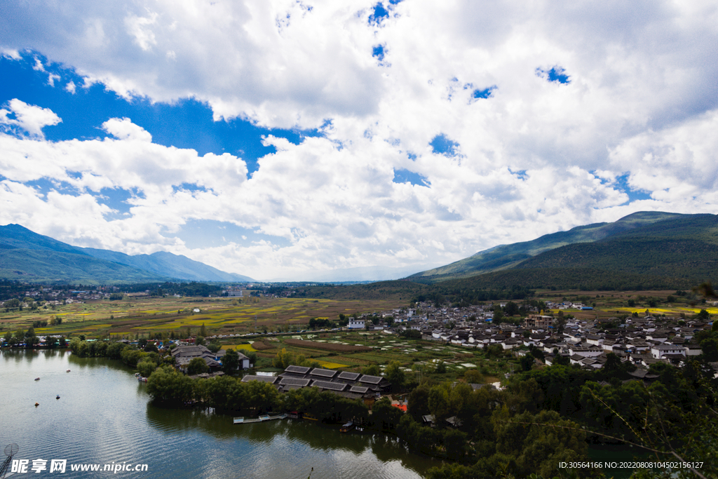 户外山脉湖水乡村建筑