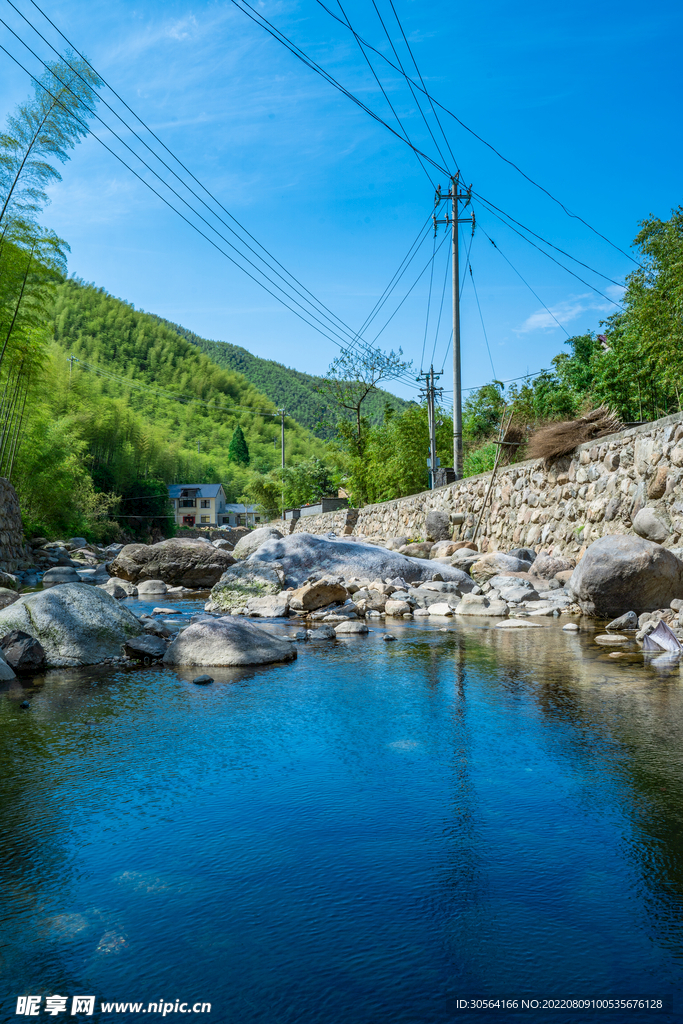 户外湖水乡村复古建筑