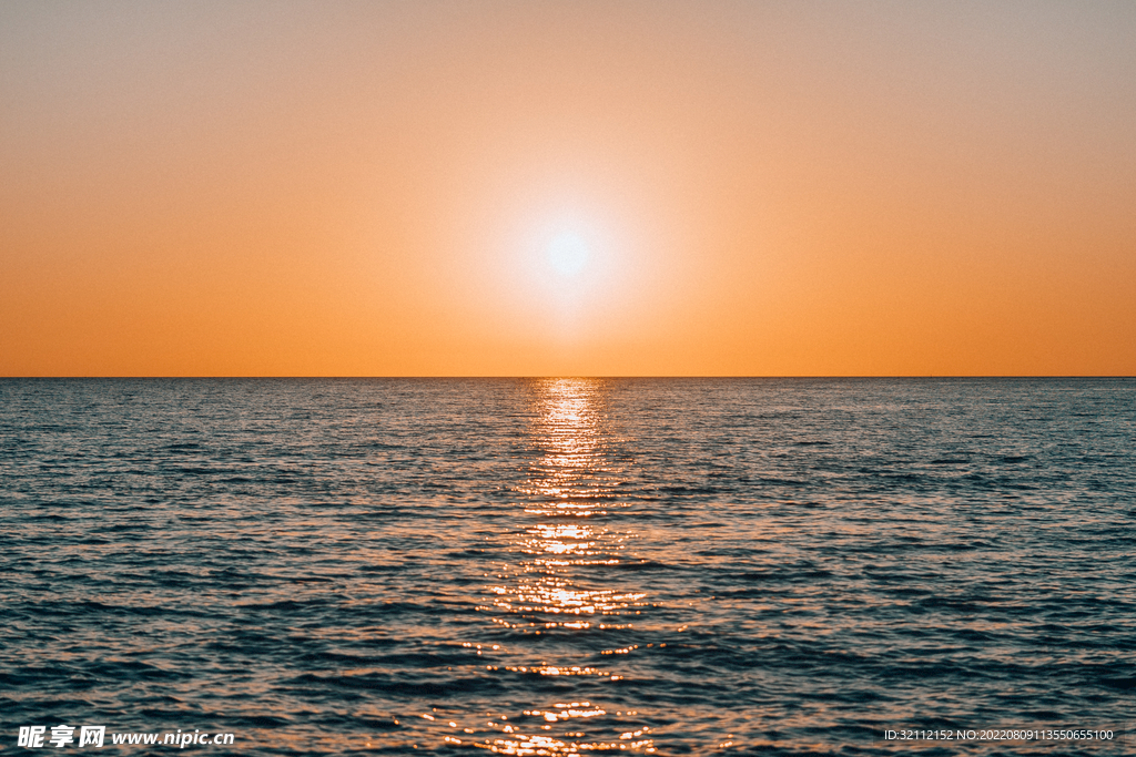 海上日出