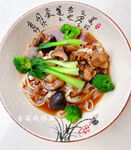 香菇鸡腿面