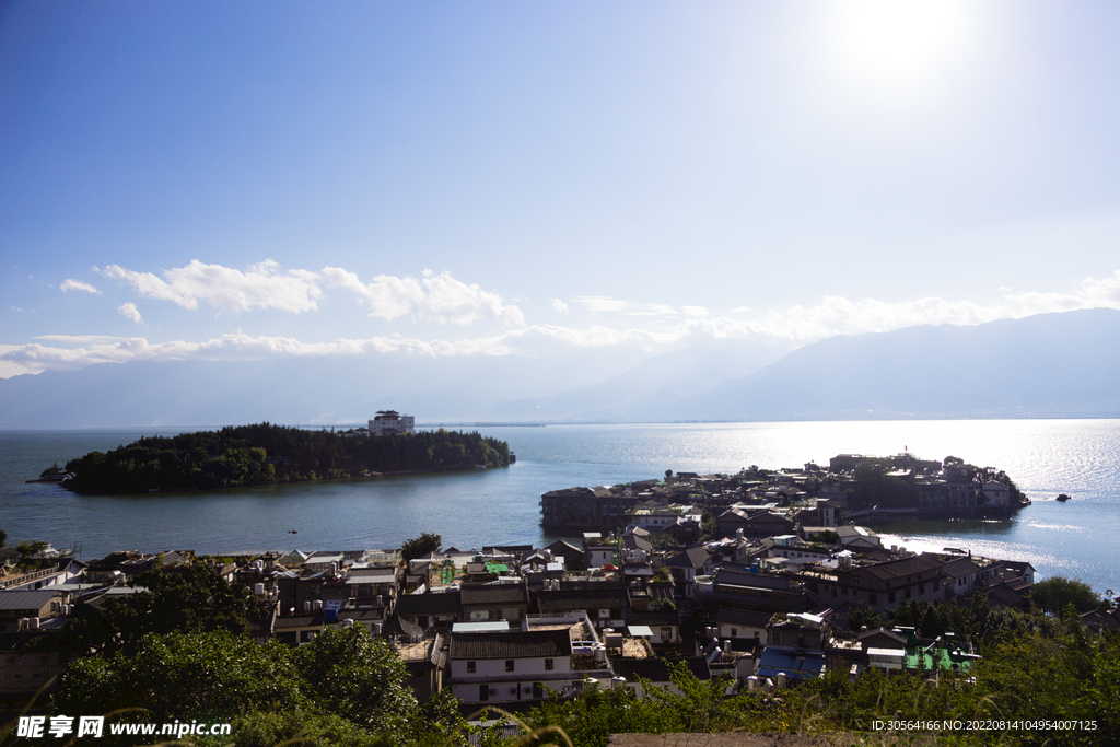 户外湖水旅游复古小镇