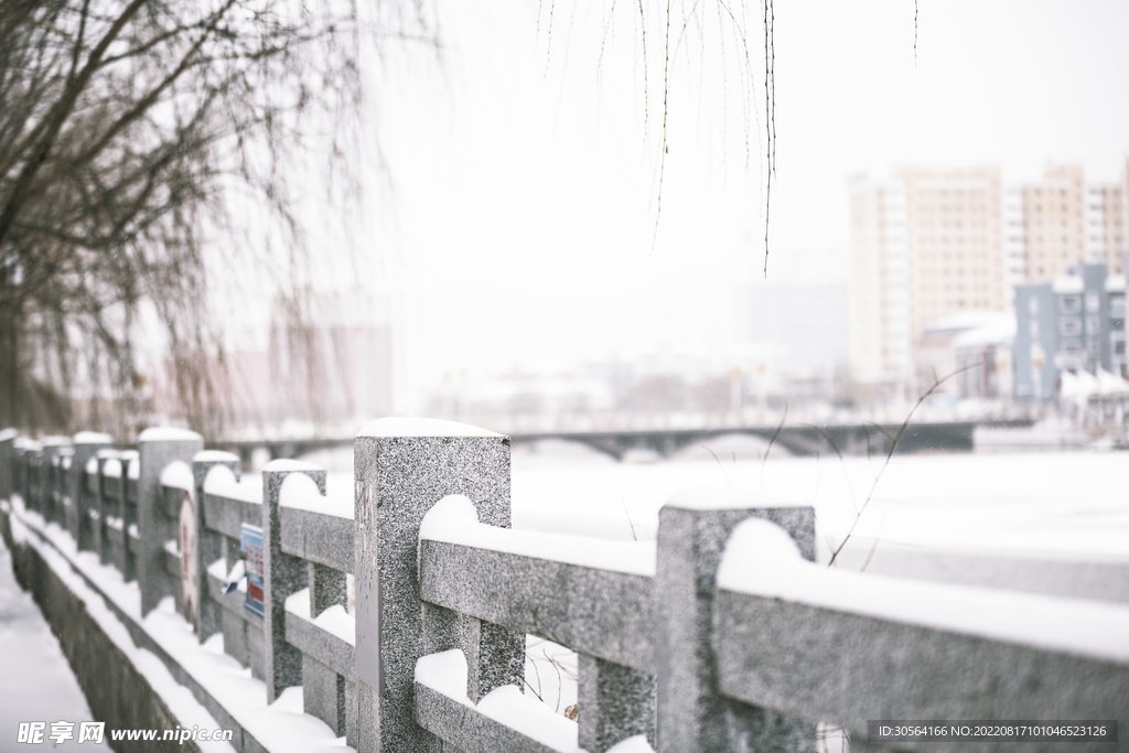 户外冬季护栏雪景