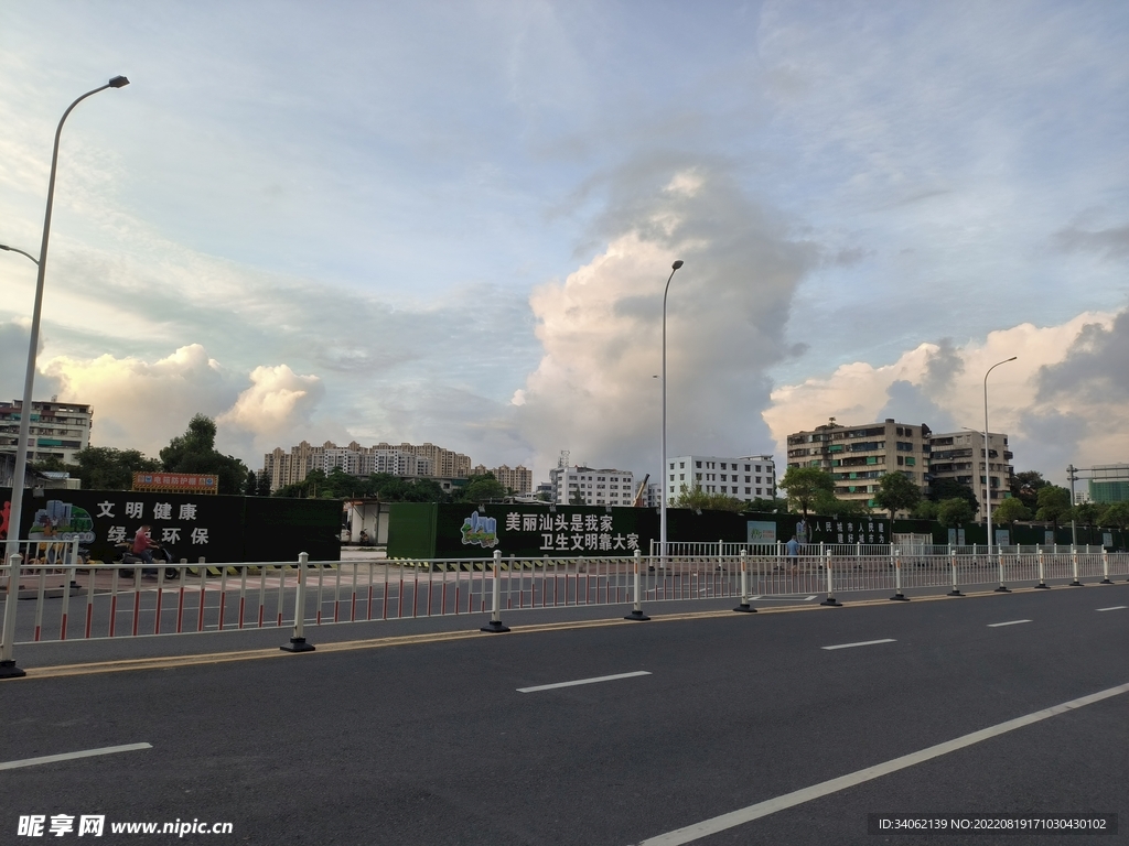 清晨马路风景