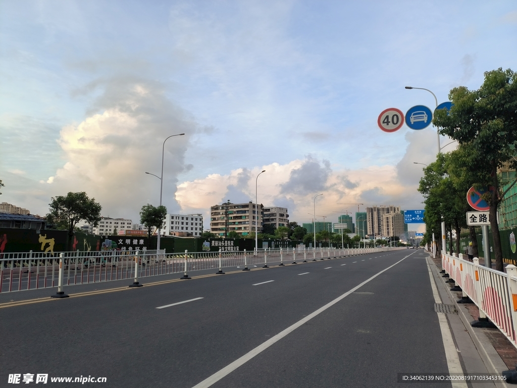 清晨马路风景