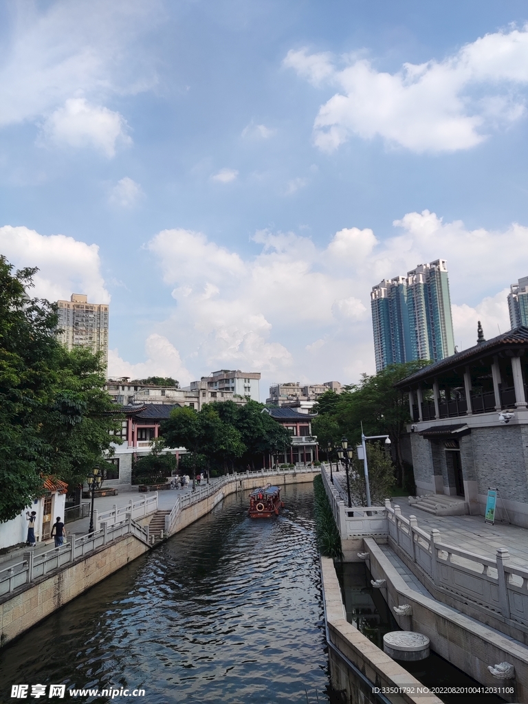 小溪游船