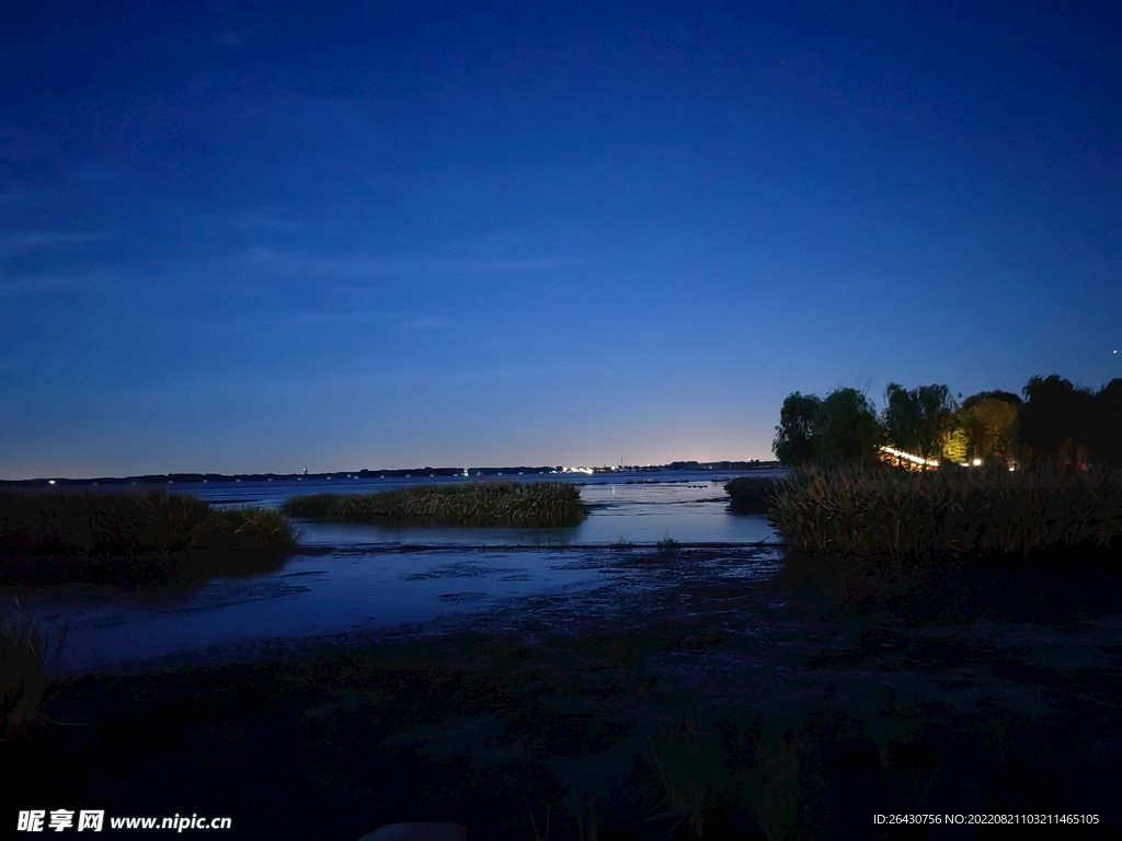 湖边夜景湖边夜色