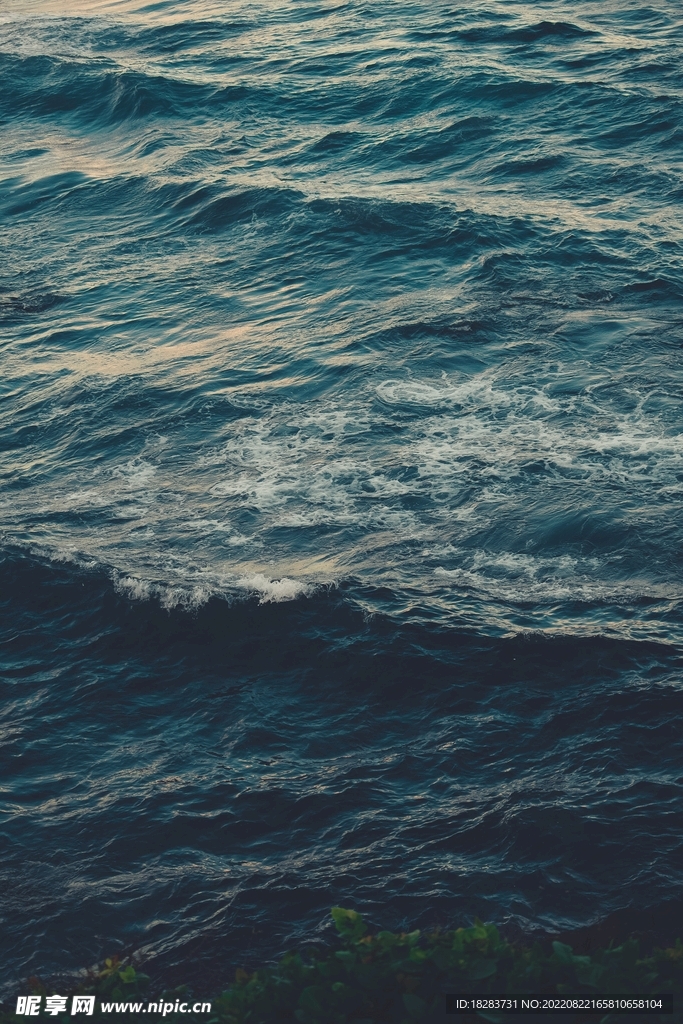 蓝色水浪水花图