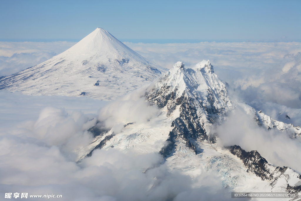 雪山山峰山脉