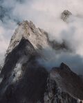 云端山峰山峦