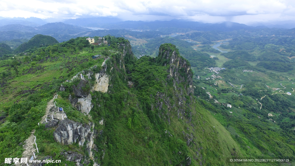 户外绿色山脉山峰自然