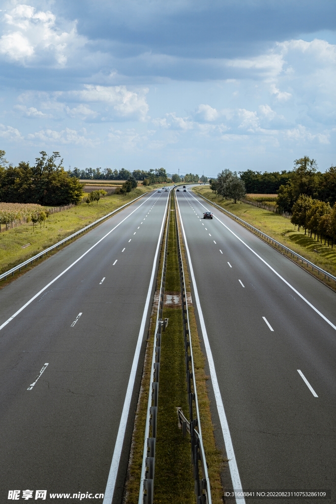 两车道公路
