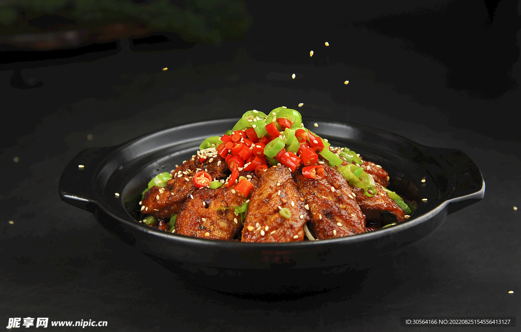 砂锅红烧麻辣鸡块美食