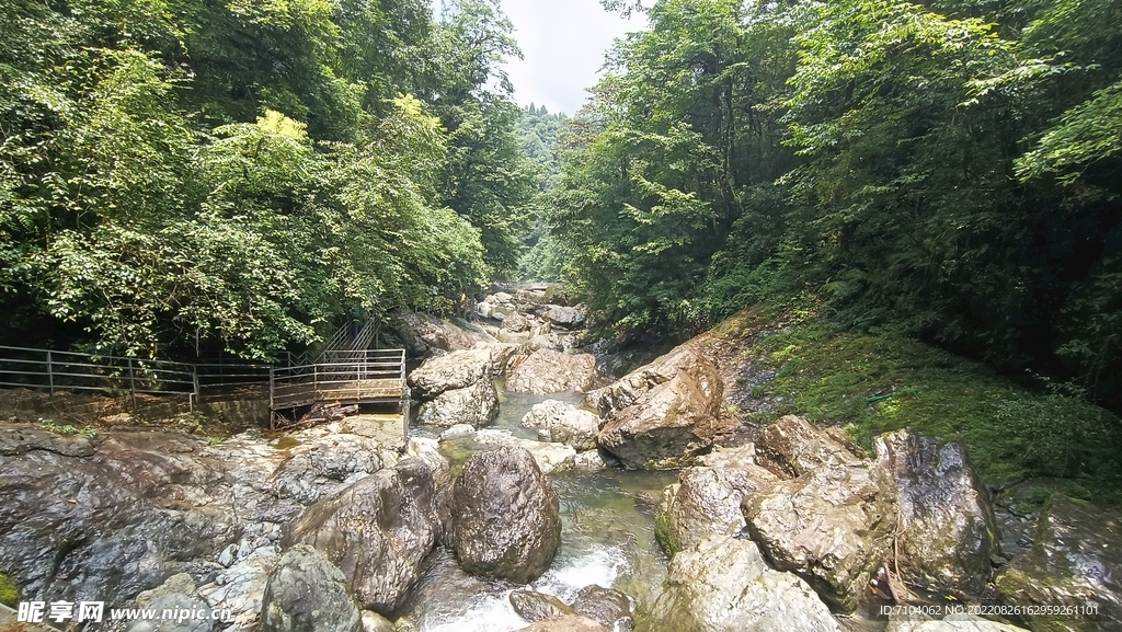 龙苍沟叠翠溪景区