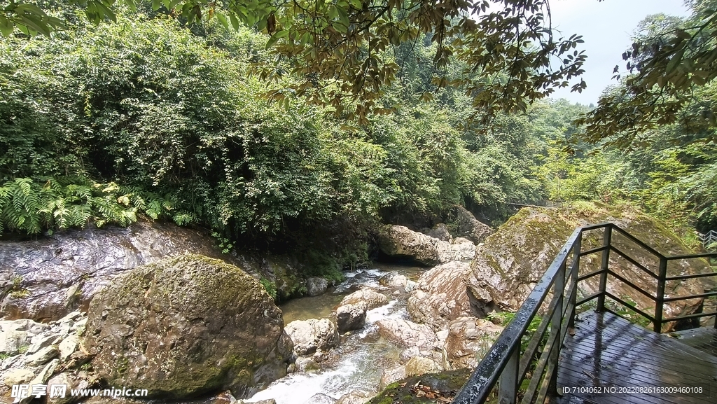 龙苍沟叠翠溪景区