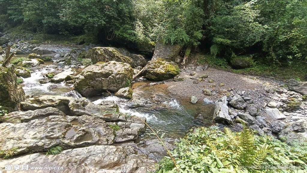 龙苍沟叠翠溪景区