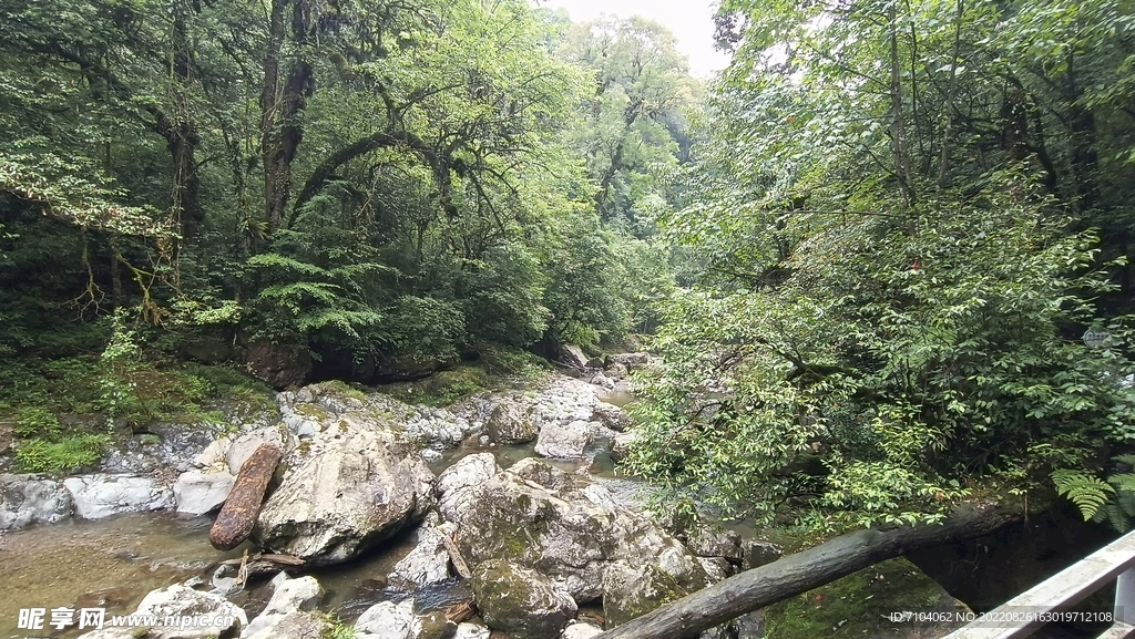 龙苍沟叠翠溪景区