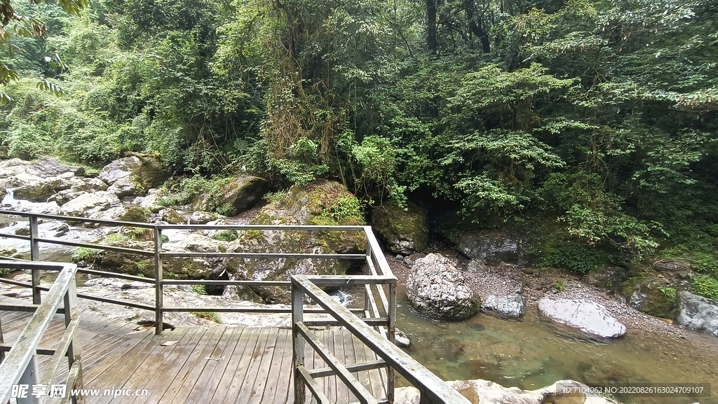 龙苍沟叠翠溪景区