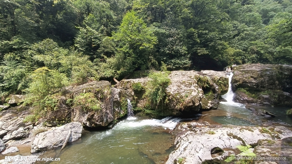 龙苍沟叠翠溪景区