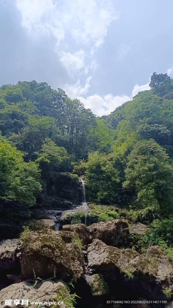 避暑 玩水  步道 清流 跌水