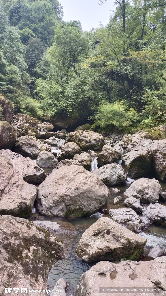 龙苍沟叠翠溪景区