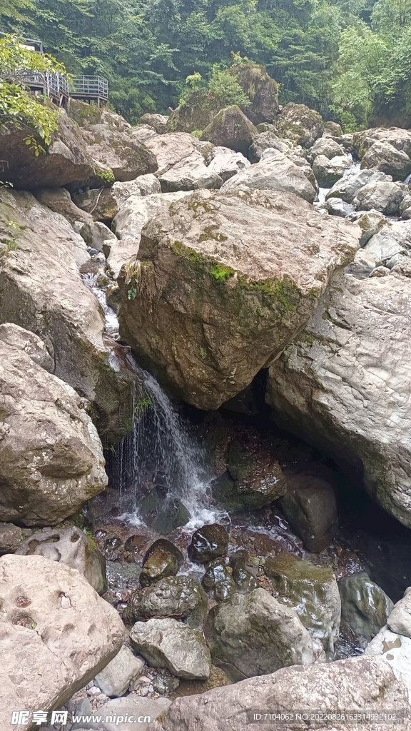 避暑 玩水  步道 清流 跌水