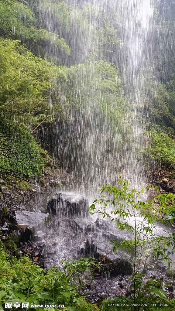 龙苍沟叠翠溪景区