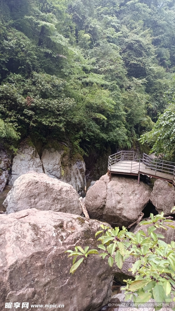 龙苍沟叠翠溪景区