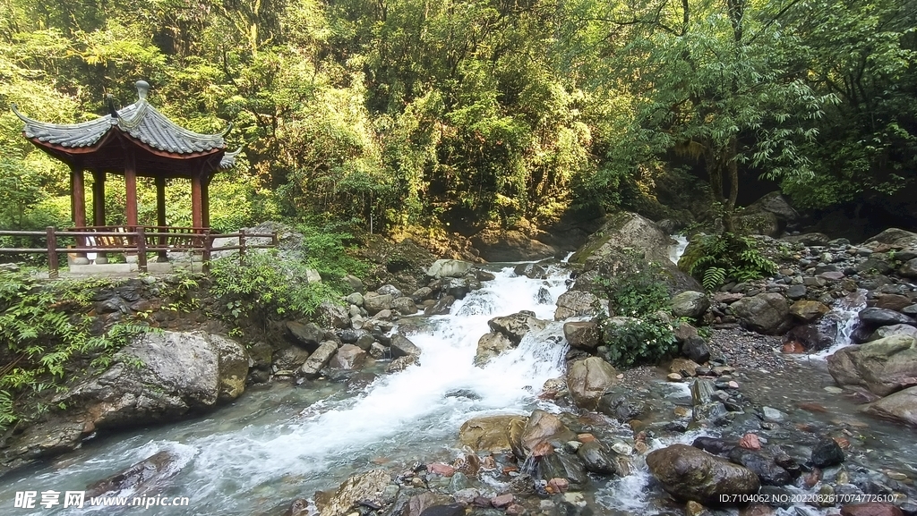 西岭雪山大飞水景区