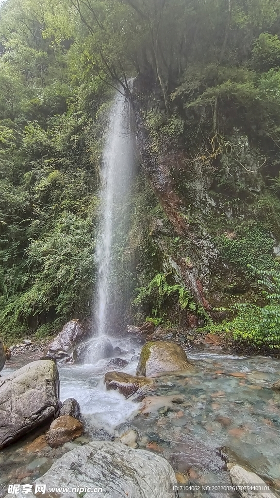 西岭雪山大飞水景区