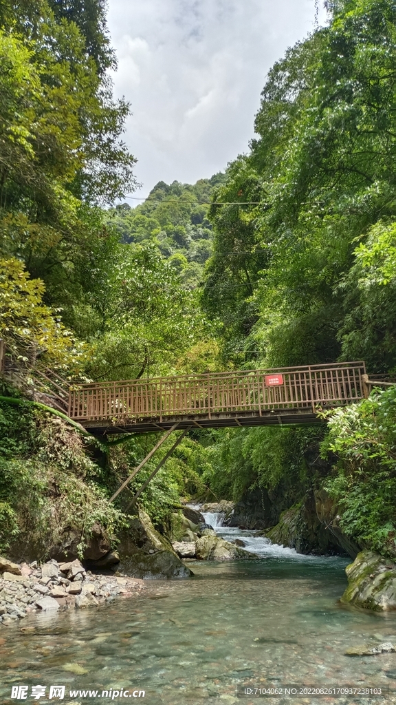  西岭雪山大飞水景区