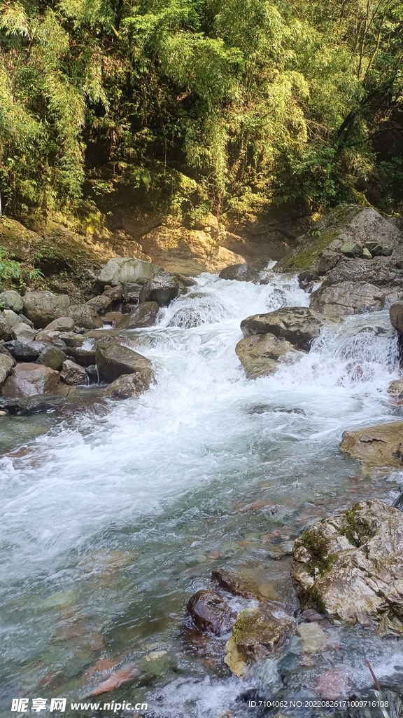 西岭雪山大飞水景区