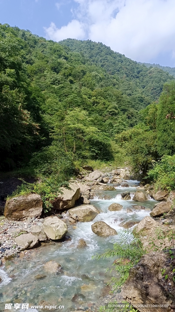 西岭雪山大飞水景区