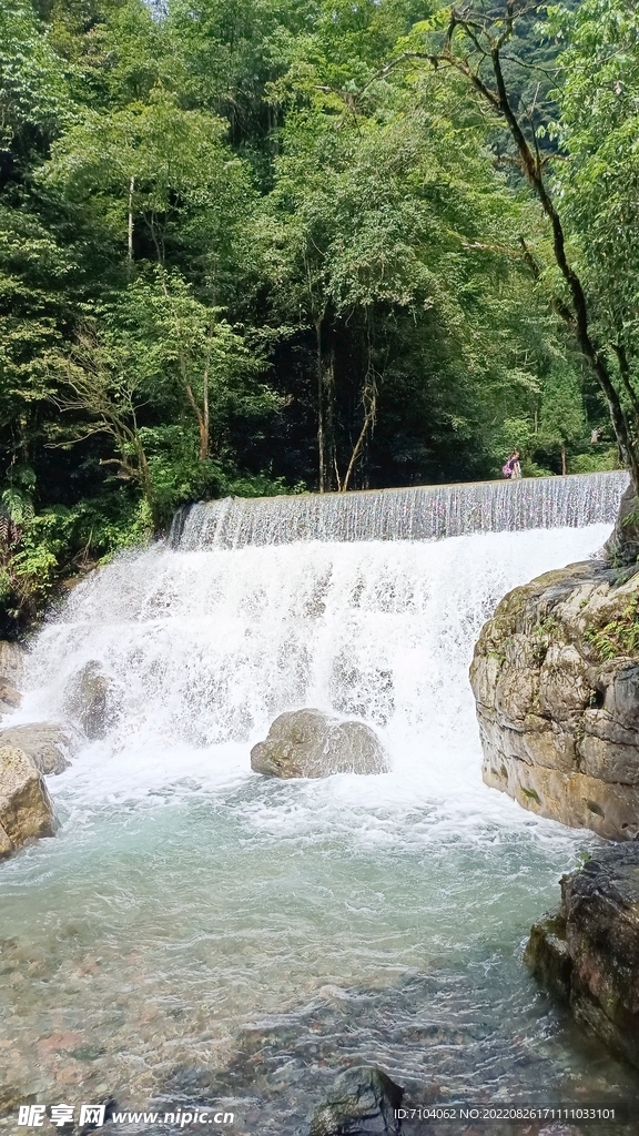 西岭雪山大飞水景区