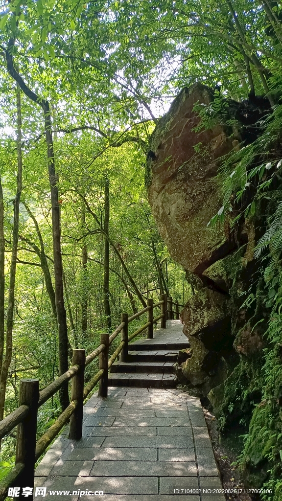 西岭雪山大飞水景区