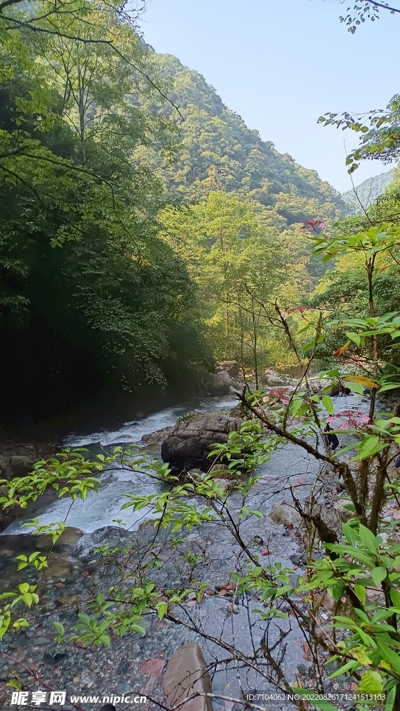 西岭雪山大飞水景区