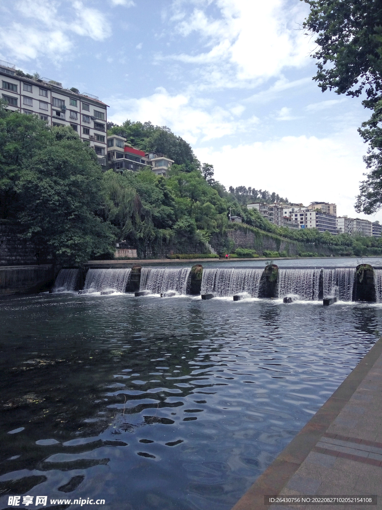 遵义湘江河风光瀑布