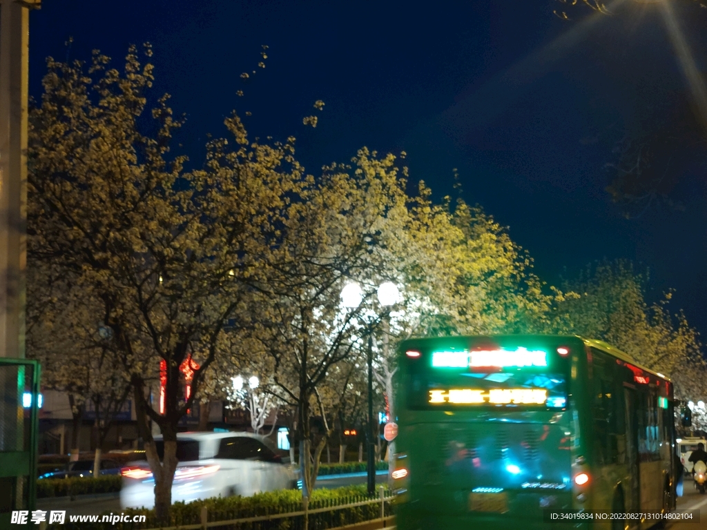 夜晚街道