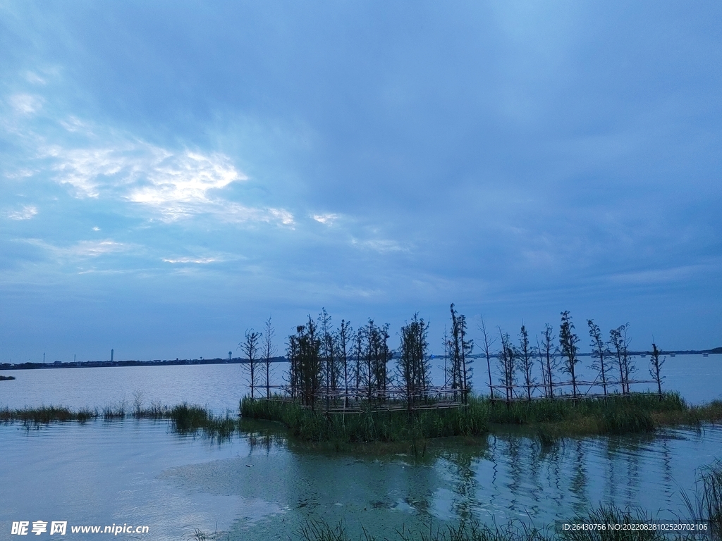 湖边湿地彩云晚霞